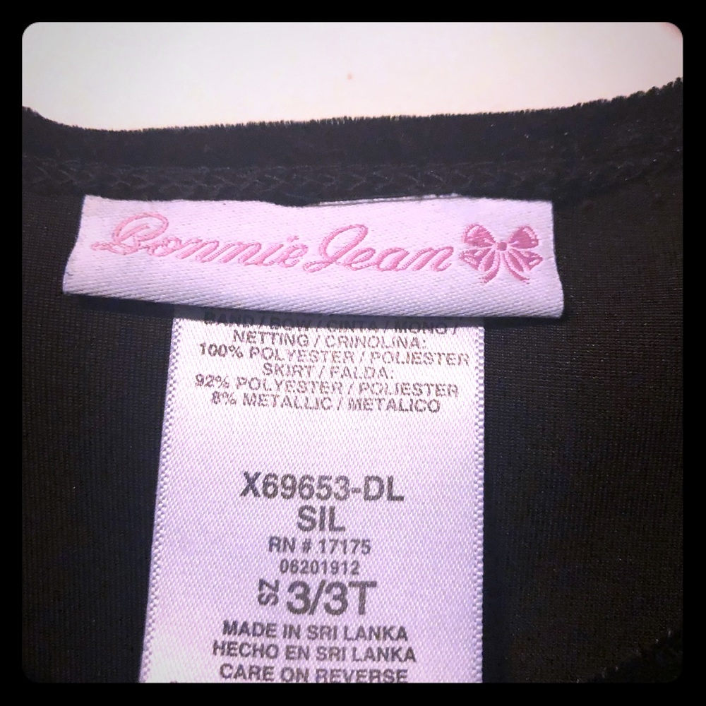 I’m selling a dress for a girl